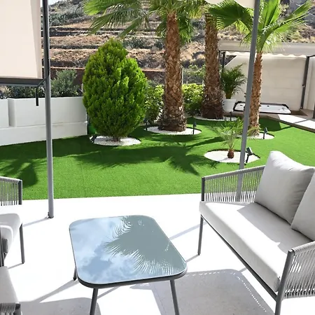 The Royal Garden By Lucia De Su *