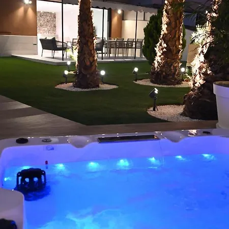 The Royal Garden By Lucia De Su Apartament *
