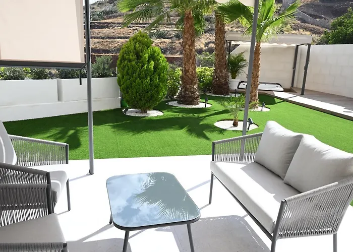 The Royal Garden By Lucia De Su *