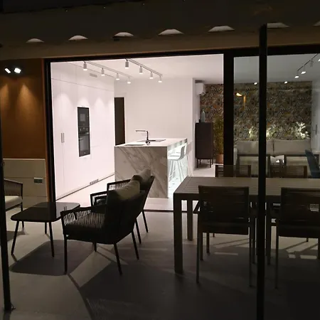 The Royal Garden By Lucia De Su *