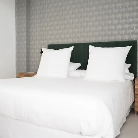 The Royal Garden By Lucia De Su *