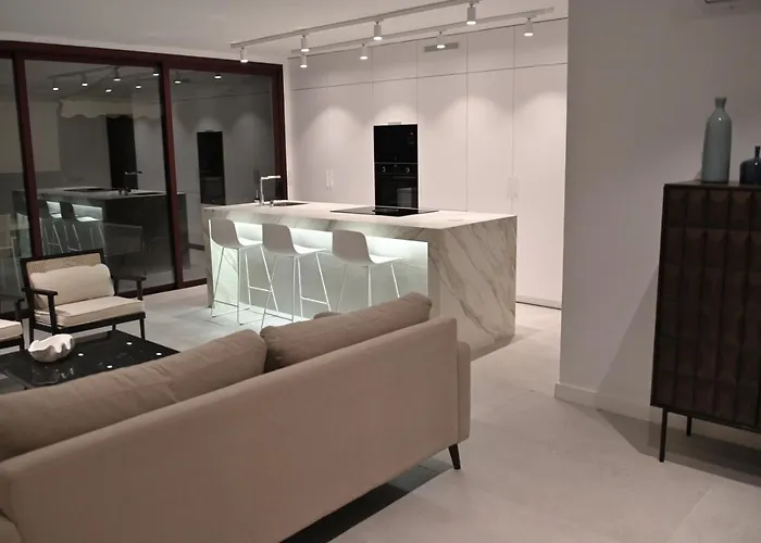 The Royal Garden By Lucia De Su *