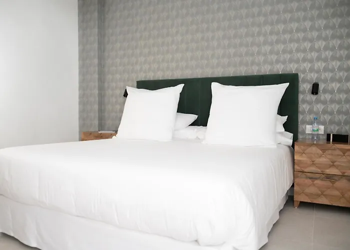 The Royal Garden By Lucia De Su *