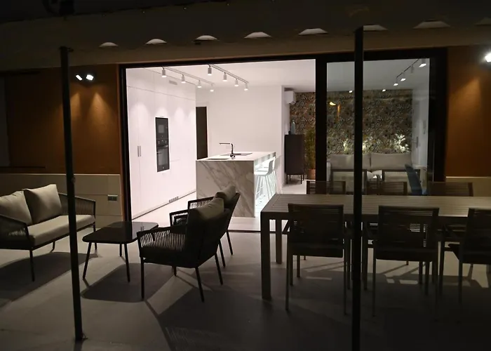 The Royal Garden By Lucia De Su *